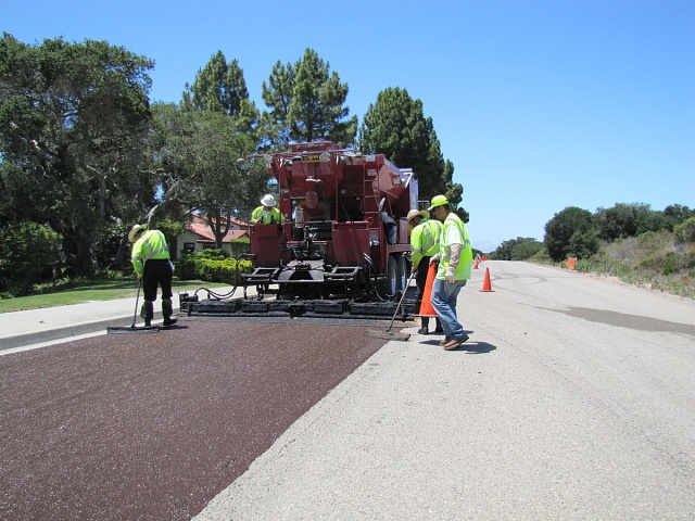 Slurry Seal - технология нанесения покрытия из битумной суспензии (как с полимерной модификацией, так и без неё) на существующий асфальт